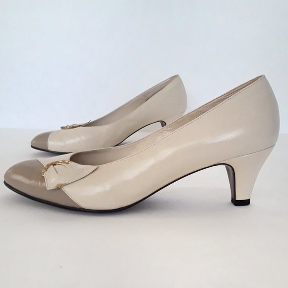 Vintage 60s/70s Ivory Fine Leather Short Heel Pumps Size 8.5 - Picture 2 of 16